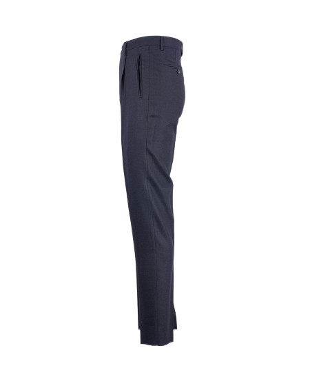 Shop ETRO Sales Trousers: Etro trousers in stretch wool, characterized by pleats.
Composition: 98% virgin wool, 2% elastane.
Regular fit.
Side welt pockets.
Back flap pocket.
Back welt pocket.
Button closure and zip flap.
Made in Italy.. 1W800 0110-0200